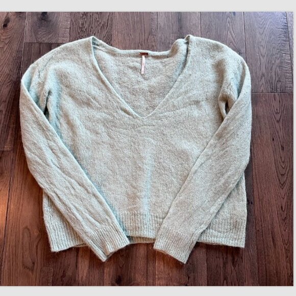 Free People FP Alpaca Blend Cropped Boxy V-Neck Sweater Size XS Mint Green Soft - Picture 1 of 6